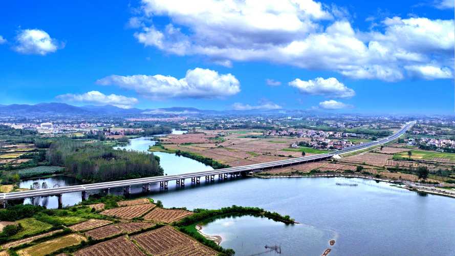 南漳漳河支流串联的五个山潭航拍全景