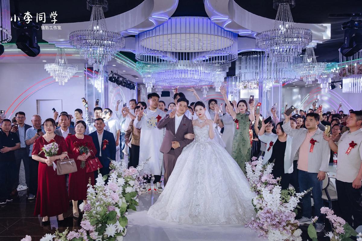 婚礼策划现场新人争执氛围