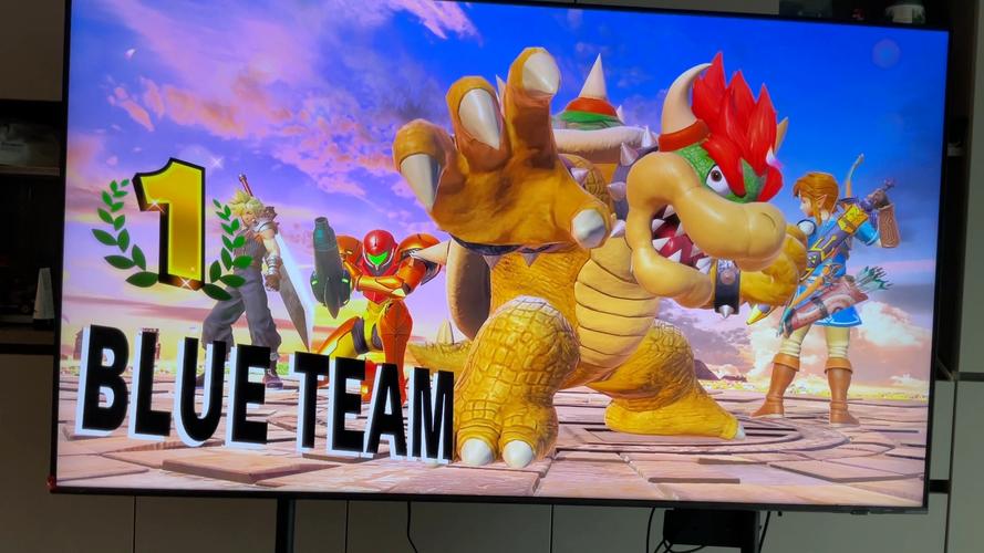 多人围坐玩Switch任天堂明星大乱斗聚会实拍