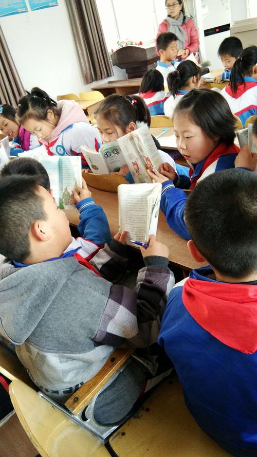 小学语文课 学生小组合作展示
