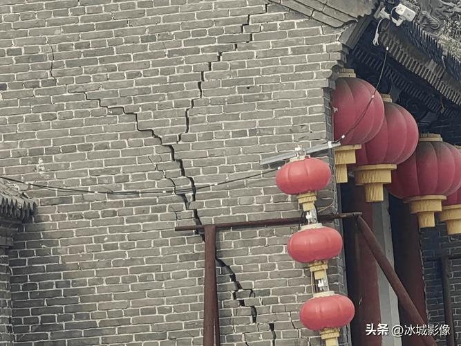 哈尔滨道外巴洛克老砖墙裂缝
