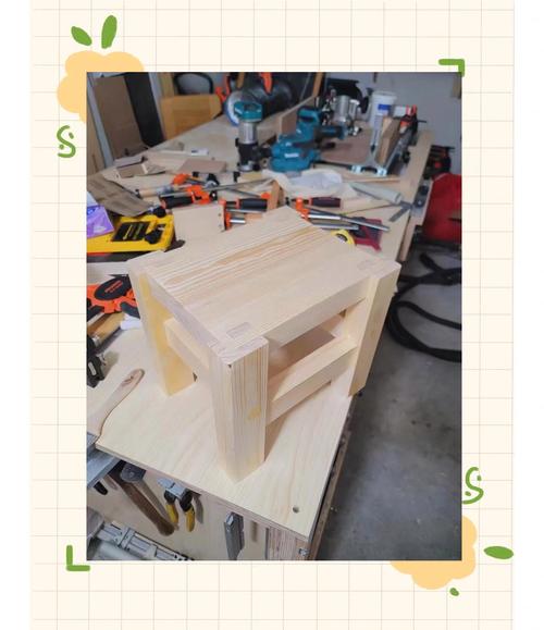初中生在木工坊合作制作小板凳