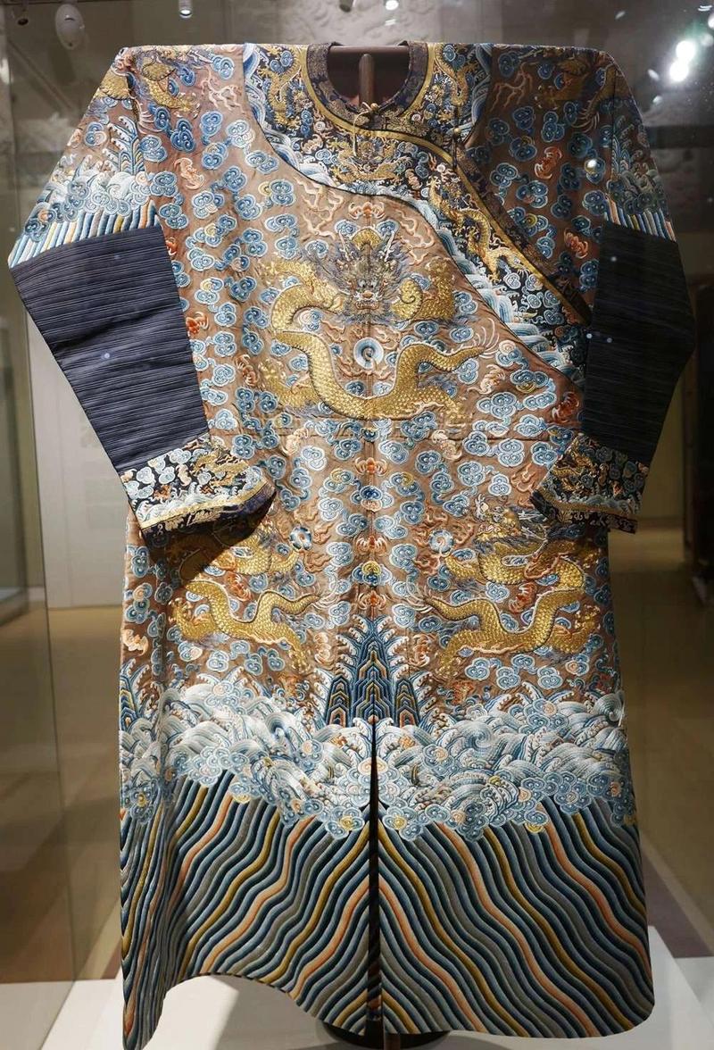 南京云锦博物馆清代帝王龙袍云锦展品