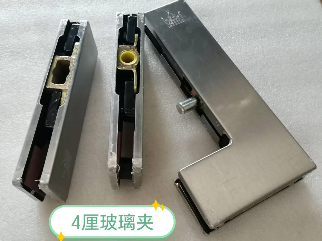 长虹玻璃门安装节点五金特写