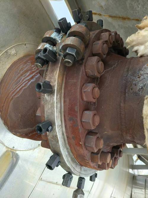 工业管道带压堵漏夹具作业