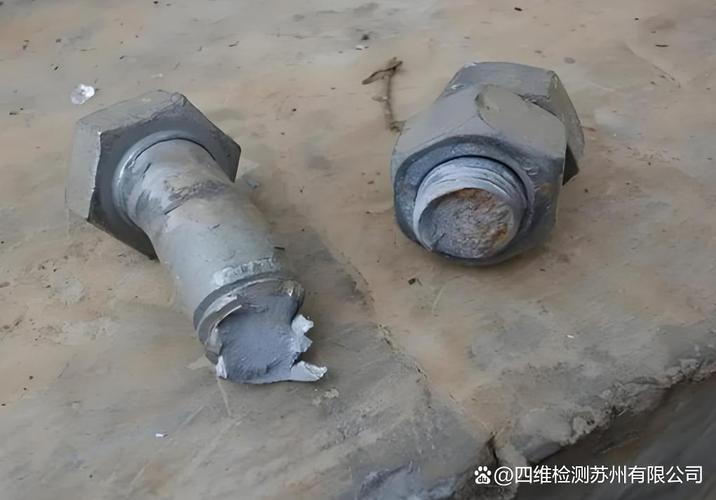 重载工程机械铆钉失效断口形貌图