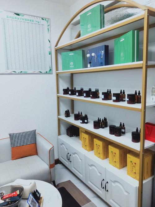 瑜伽馆前台摆放的无添加护手霜展架实拍