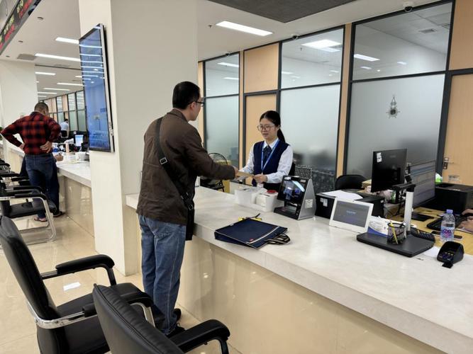 不动产登记中心安置房业务办理窗口实拍