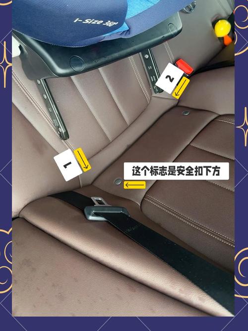 新款汽车后排ISOFIX接口安装座椅过程