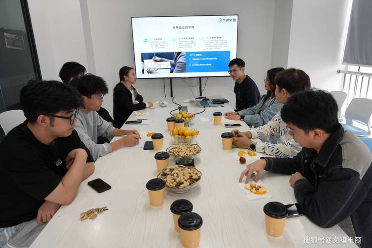 企业内部小型茶话会围坐交流实拍