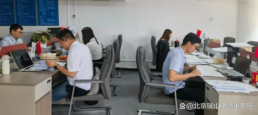 婚姻纠纷律所律师整理抚养权证据材料场景