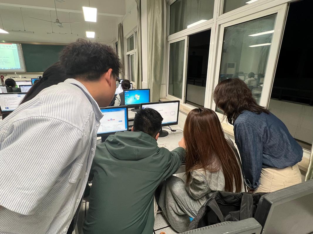 中小学教师信息技术能力校本培训分组实操场景