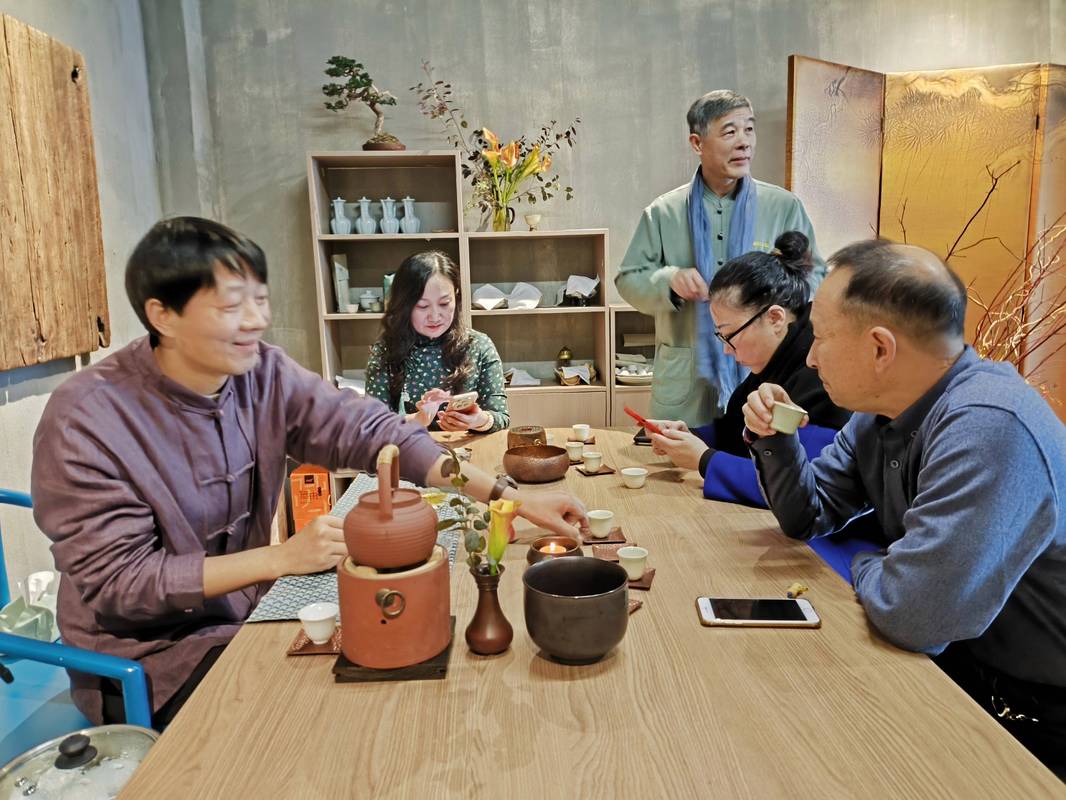 南京老门东茶空间私域创业者交流场景图