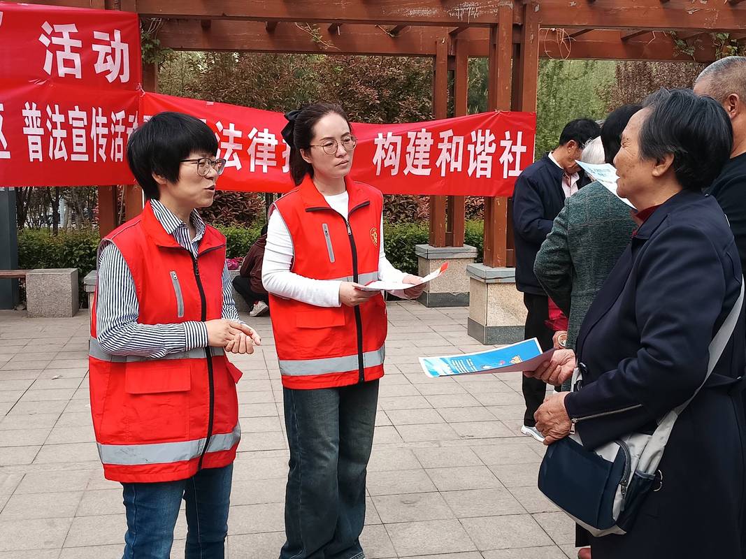 社区精准化刑事辩护普法宣传活动照片