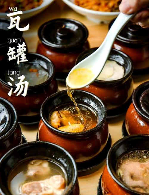 瓦罐煨汤馆内成排的瓦罐正在小火慢煨