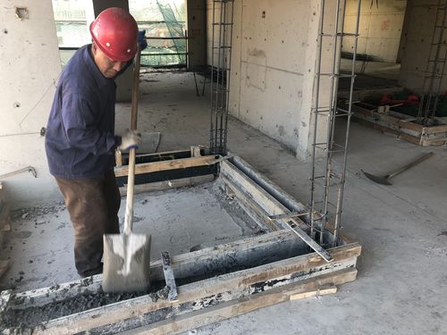 卫生间止水带施工照片,混凝土挡水坎支模浇筑