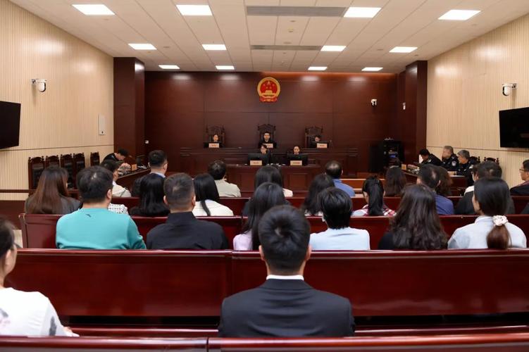 天津法院职务犯罪案件庭审现场图