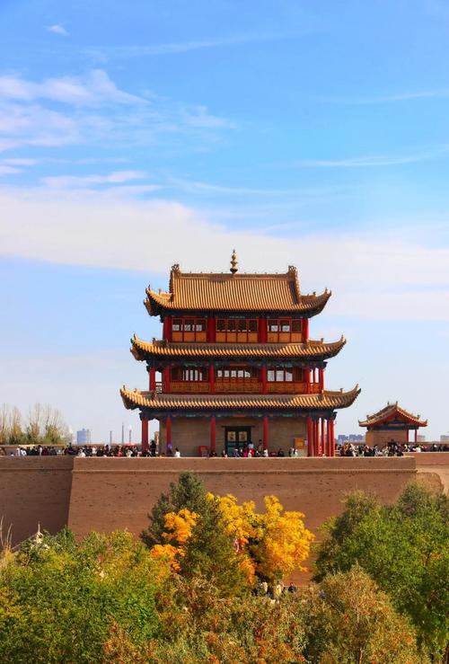 嘉峪关关城秋季城墙远景