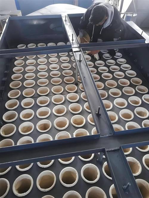 袋式除尘器脉冲阀检修过程特写