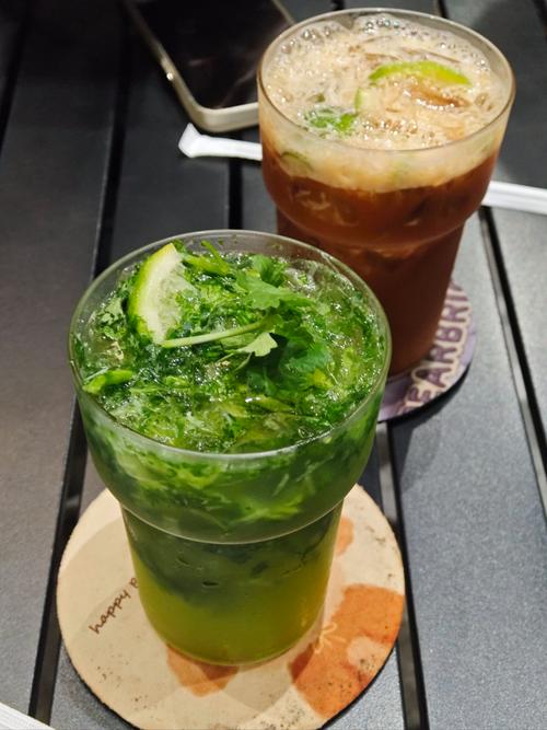 香菜柠檬奶茶实物特写