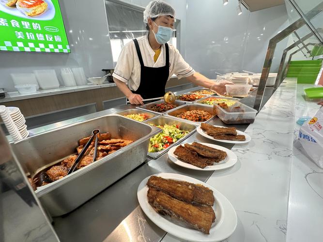 中式快餐门店明厨现炒操作区