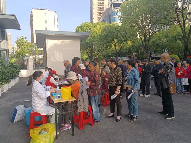 小区门口免费体检虚假宣传现场
