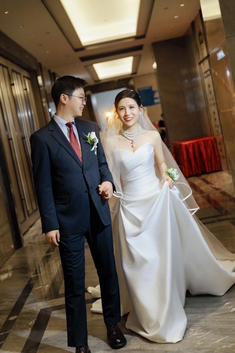 婚礼走廊简约肖像摄影