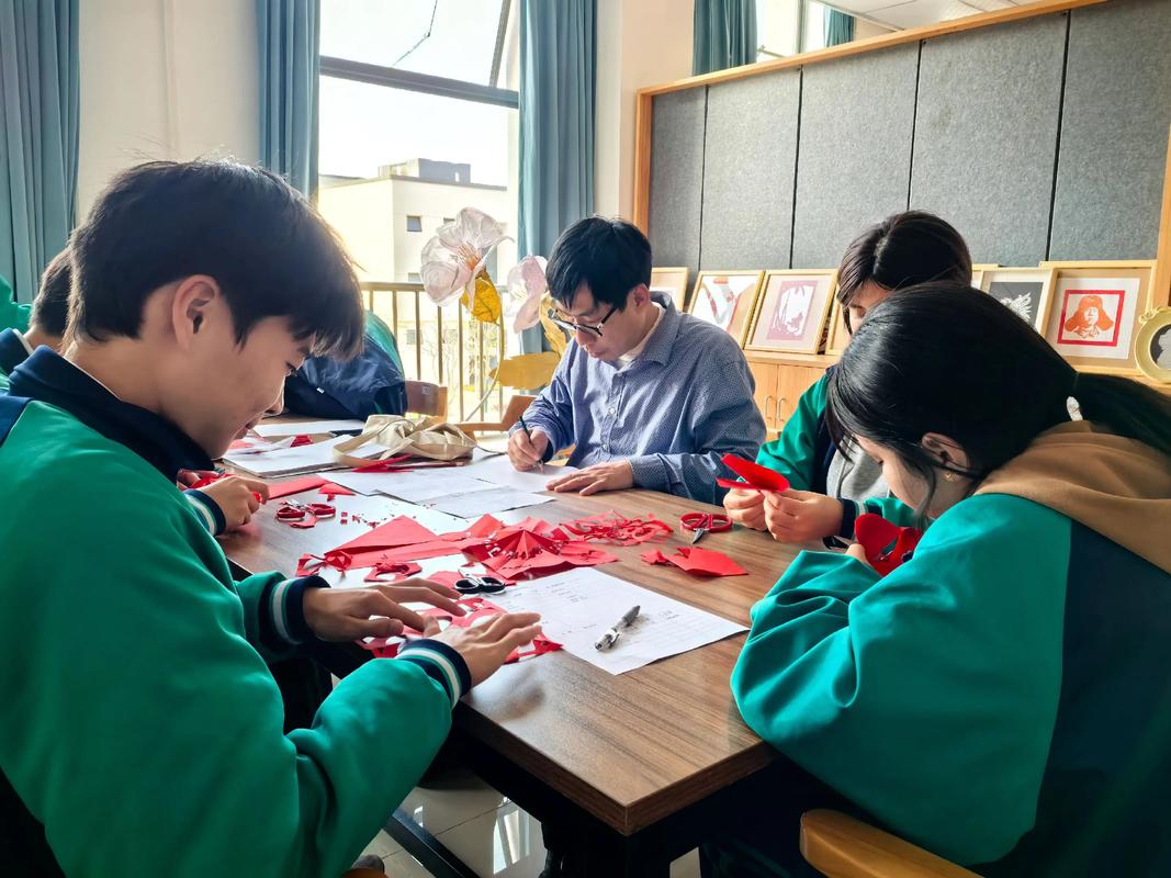 非遗进校园:当老手艺撞上小玩家,是尴尬还是惊艳?-如东教育网