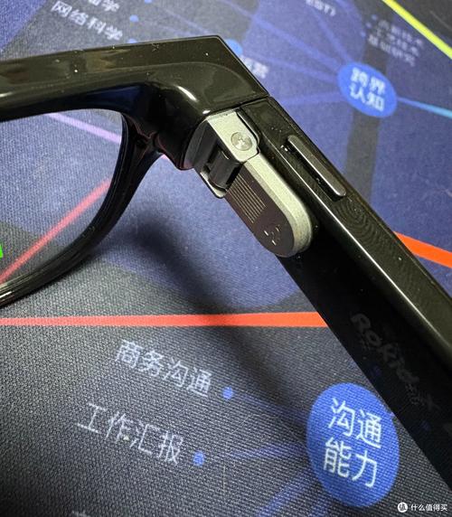 工业AR眼镜在金属零件表面的锚点识别示意图