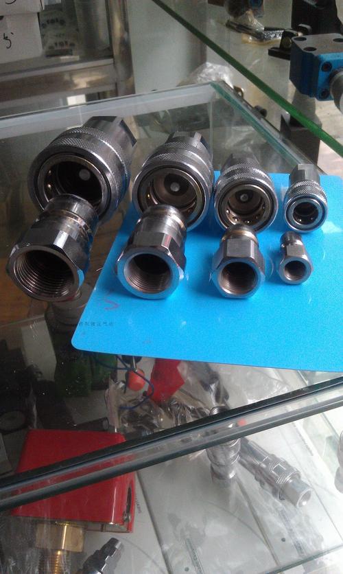 工业液压系统泄漏的快速接头实物图