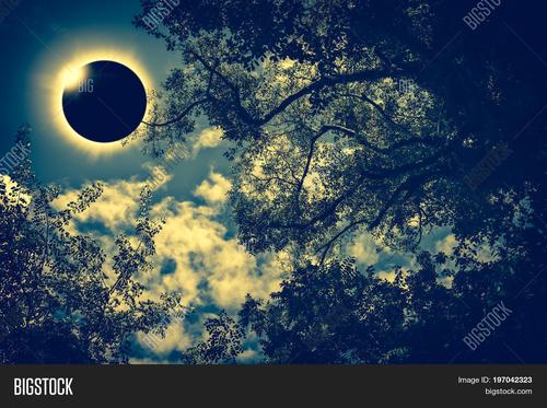 diamond ring effect during total solar eclipse with corona details