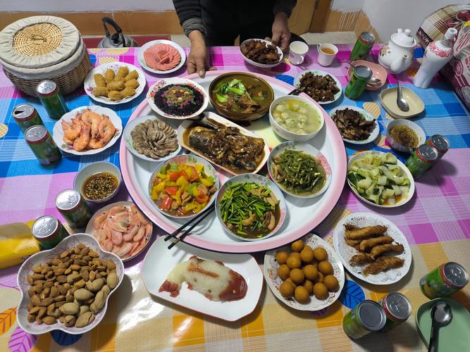 南漳乡村堂屋年夜饭五鱼闹年餐桌