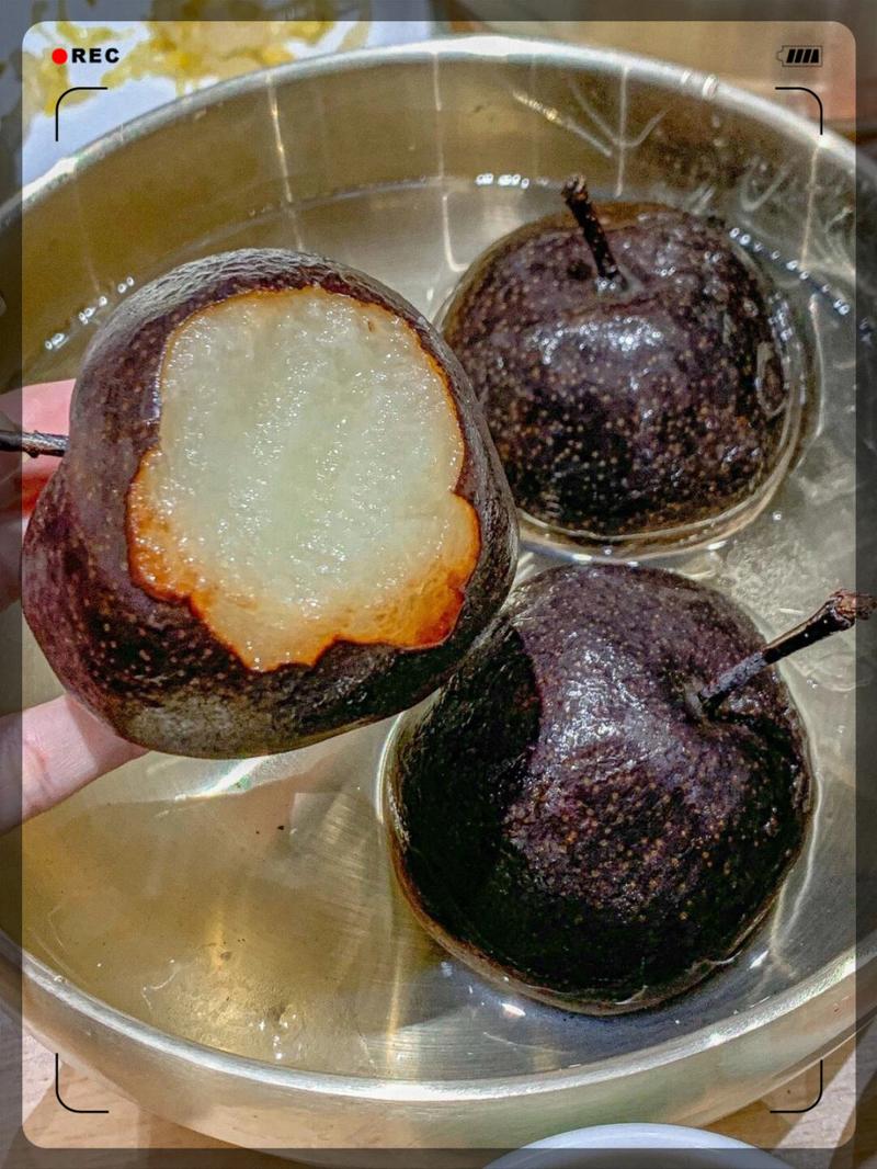 东北现切冻梨带冰碴梨肉特写