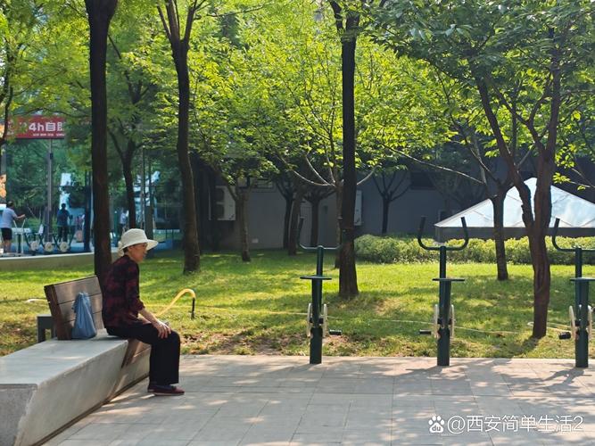 社区慢走放松慢性疲劳调适场景图
