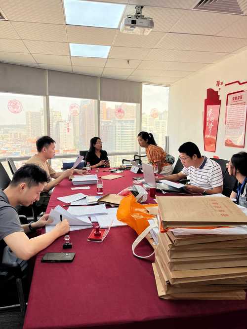 企业法务筛选法律顾问律所时审核文件堆