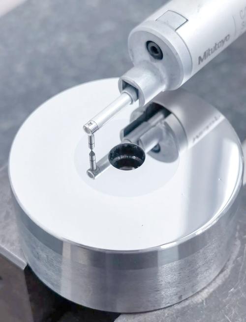 精密医疗器械抛光工具使用现场图