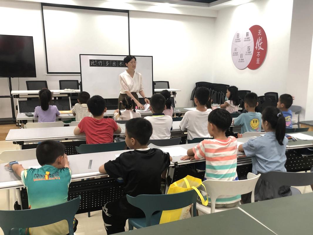 升学辅导机构助教答疑场景实拍