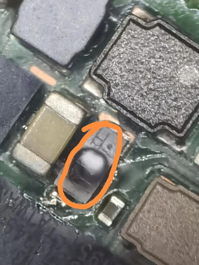 汽车发电机拆解后整流二极管击穿实物