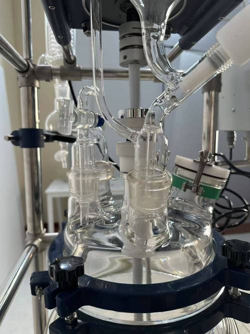 跑了12家实验室摸透的真话：纳米材料研发的坑和真风口全在这