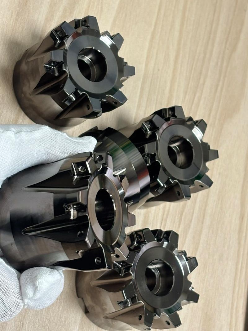 数控加工中心切削镍基合金刀具特写