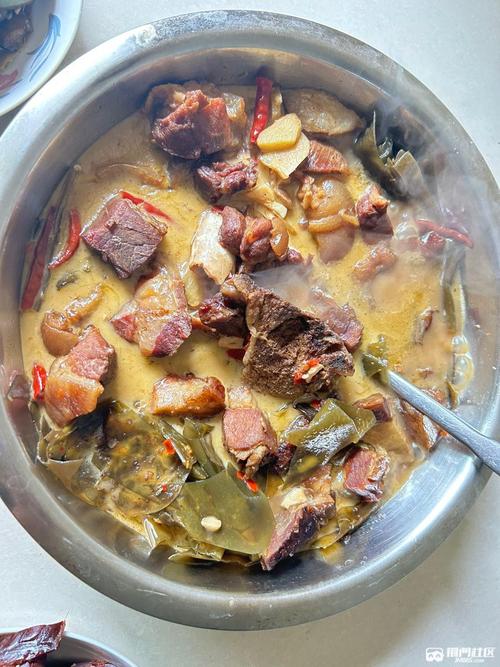 湖北南漳荆山腊蹄子萝卜火锅