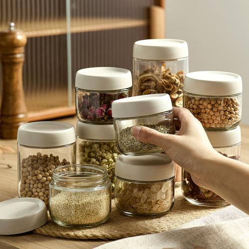 玻璃罐分类收纳的家用杂粮原料