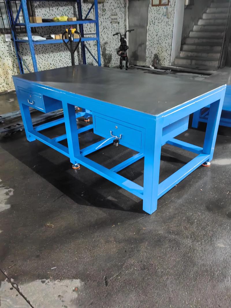 复古铁皮玩具工厂模具工作台