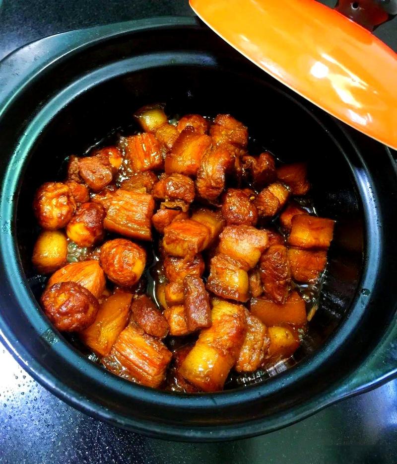 砂锅红烧肉肥瘦相间