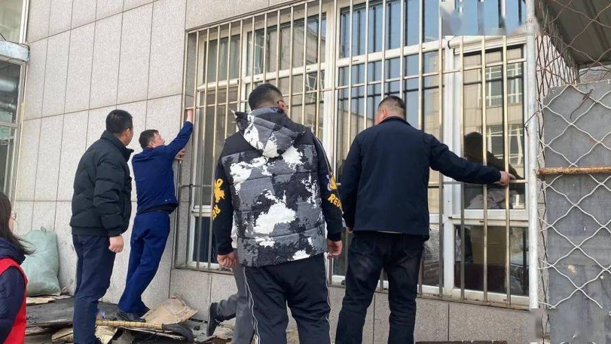 文保单位违规改造防盗设施现场照片