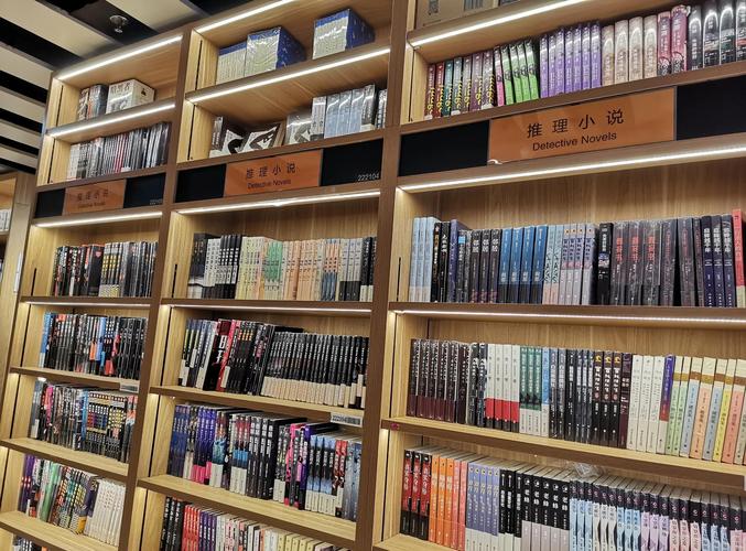 书店推理小说分类专区书架实拍