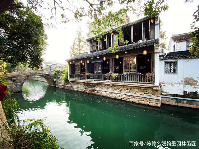 平江路河边石栏