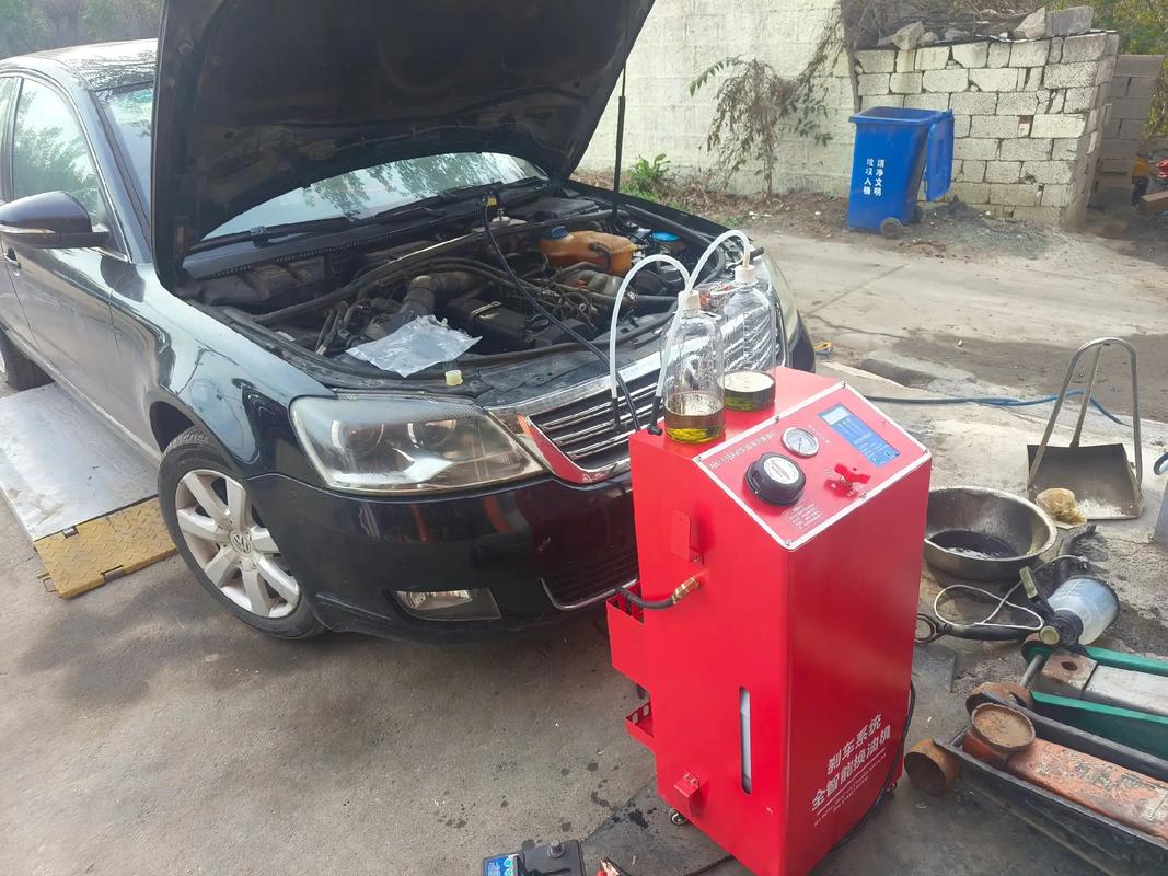 维修厂汽车刹车油排空气操作实拍