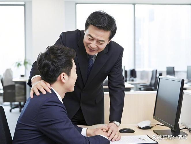 办公室管理者对着下属拍板下指令的真实工作场景