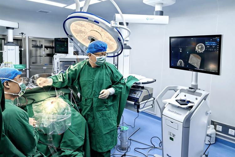 神经外科AR手术导航临床操作现场图